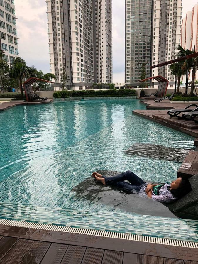 Ioi Conezion Iman'S Home With Pool View Unit Putrajaya Exterior photo